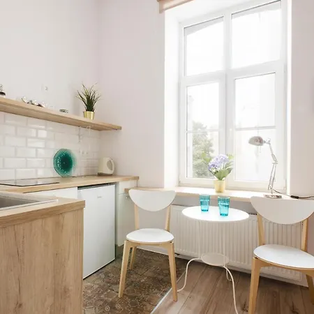 Apartstate On 6 Sierpnia, 37 *